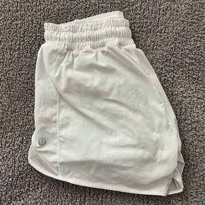 Lululemon Hotty Hot Shorts 2.5